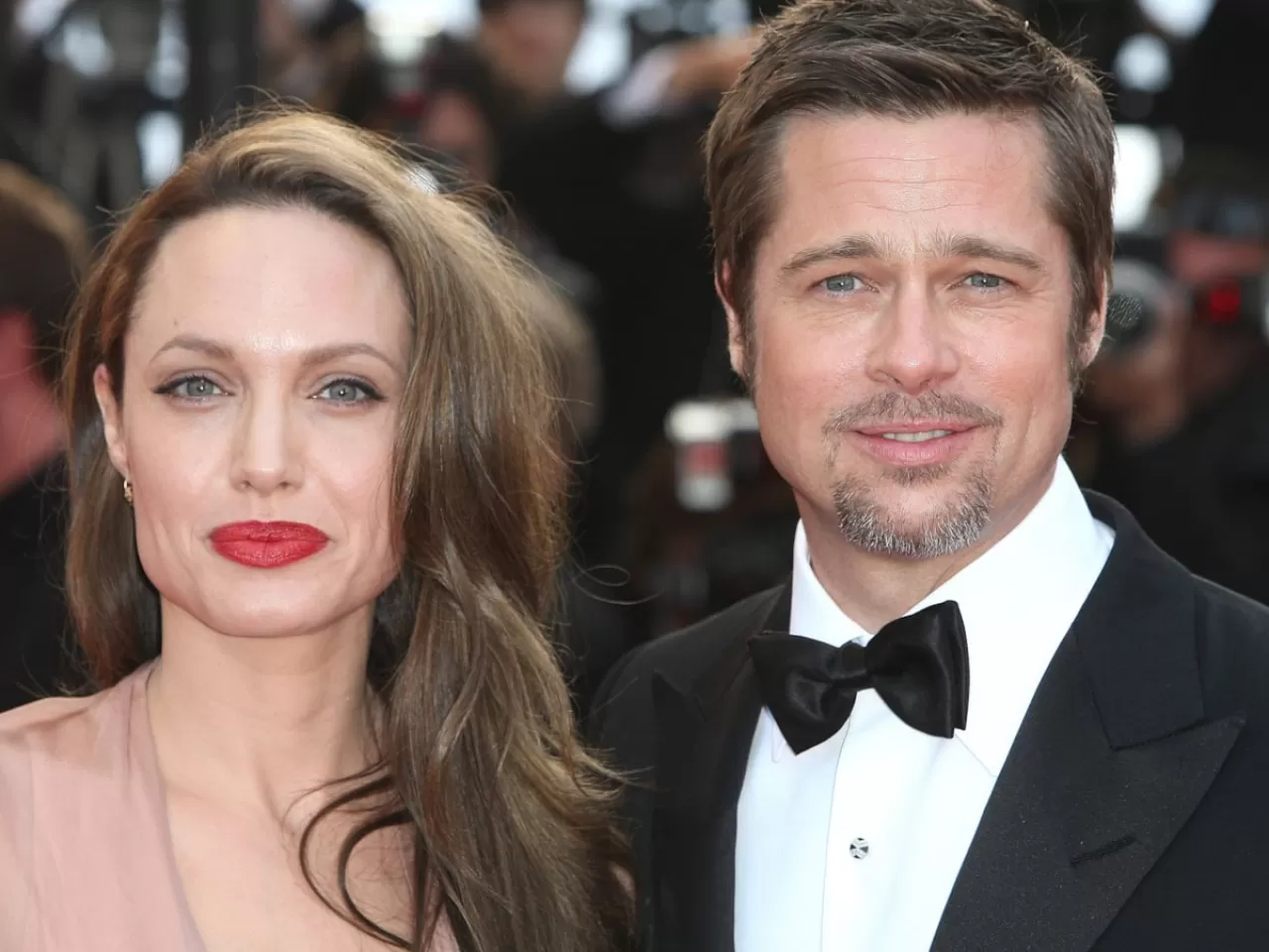 Angelina Jolie'den Brad Pitt ile Barışma Adımı