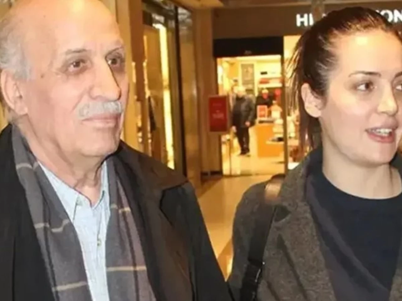 İrem Sak’ın Babası Dr. Şemsettin Sak Vefat Etti: Magazin Dünyasını Üzen Acı Haber