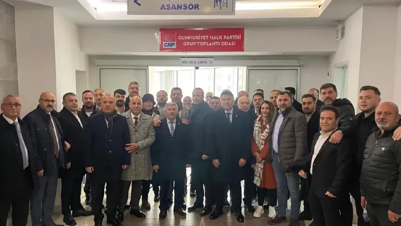 CHP’li Meclis Üyelerinden Demokrasi Zaferi: Esenyurt Belediyesi'ne Giriş Sağlandı