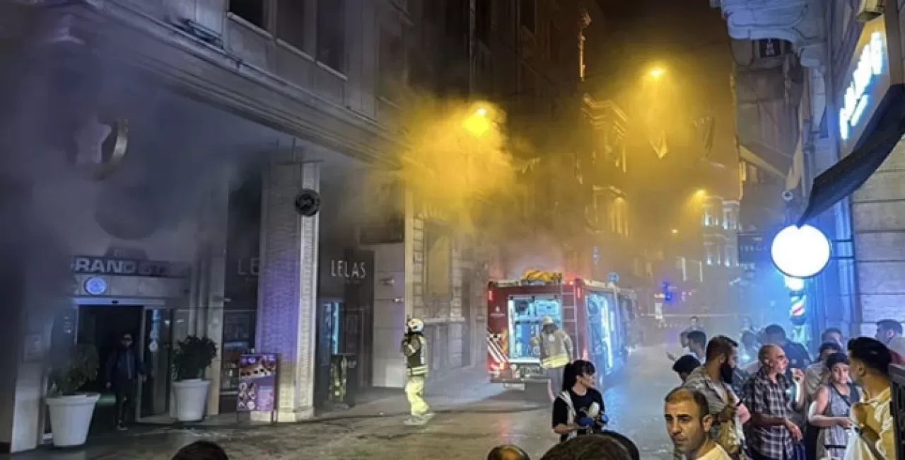 Sıraselviler Caddesi’nde Yangın: 9 Katlı Otel Alevlere Teslim