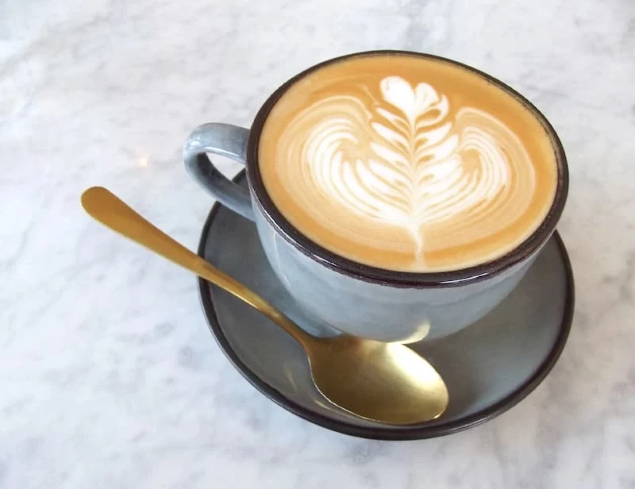 Flat White Kahvesi Nedir? Yumuşak mı, Sert mi? Latte ile Farkları