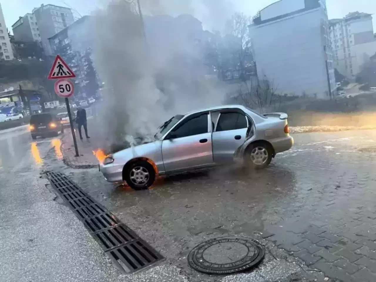 Bilecik’te Seyir Halindeki Araç Alev Alev Yandı