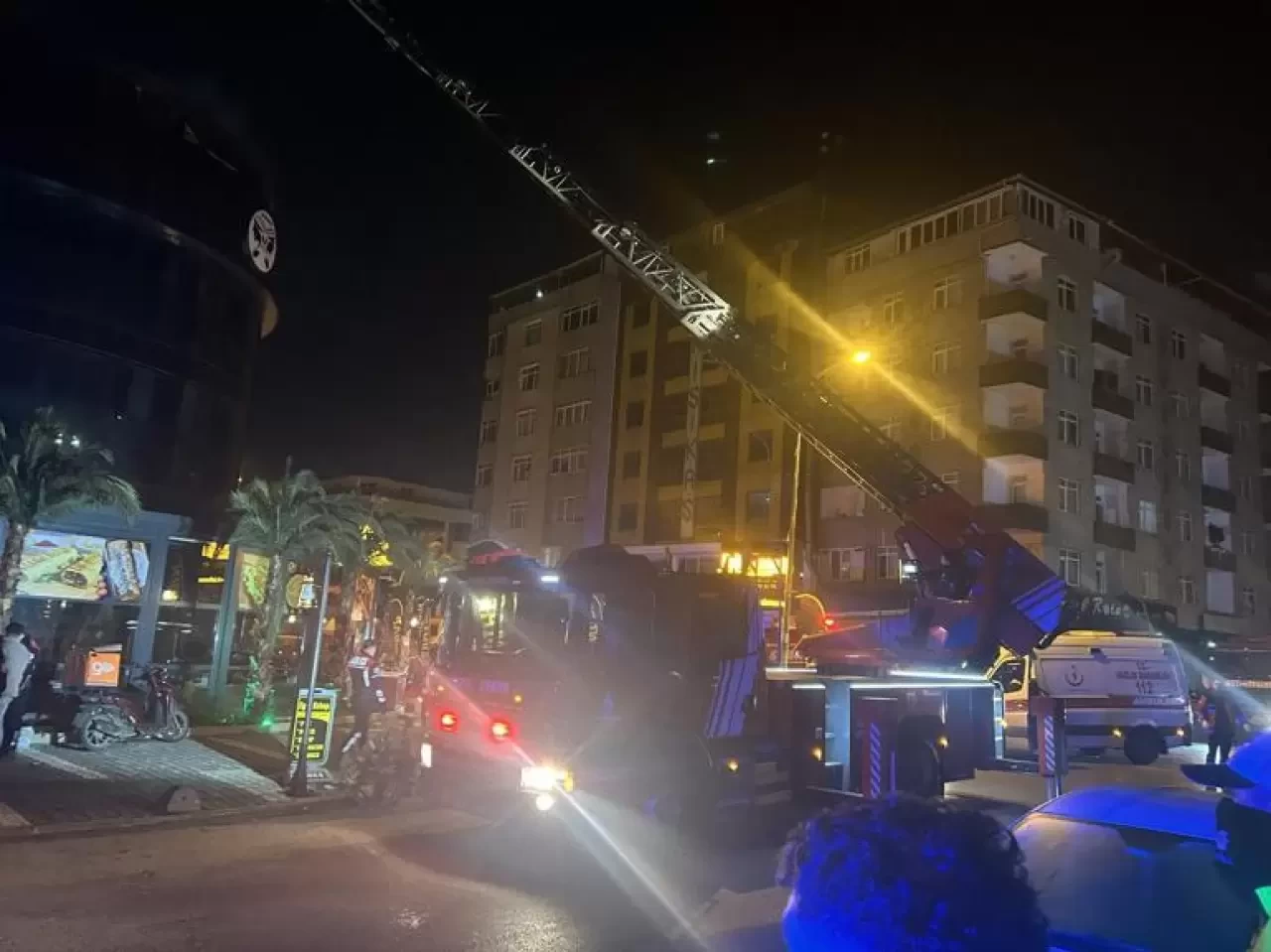 Ataşehir'de Otel Yangını: 3 Ölü, 2 Yaralı