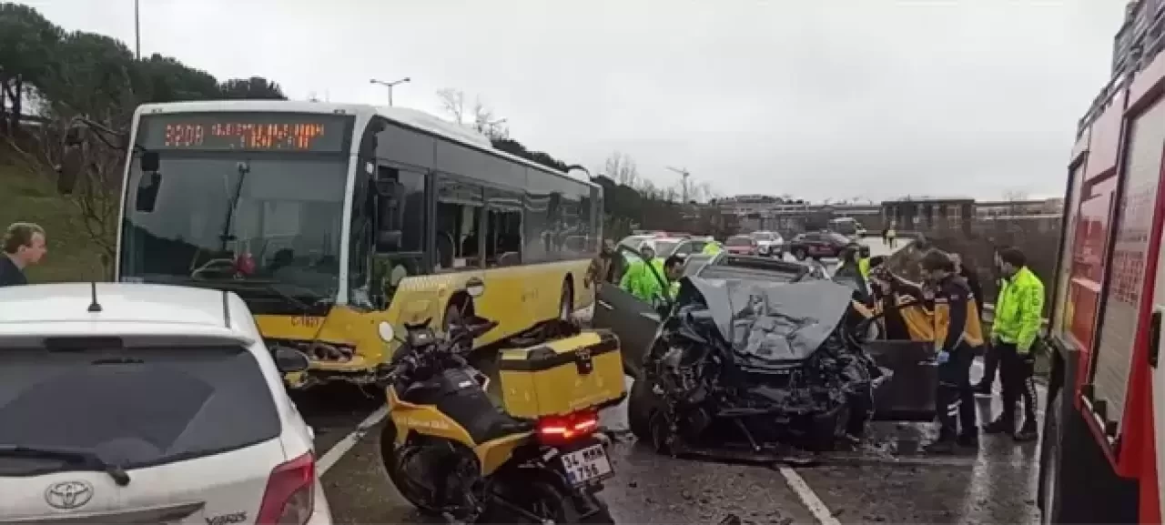 Sancaktepe'de Trafik Kazası: 1 Kişi Öldü, 4 Kişi Yaralandı