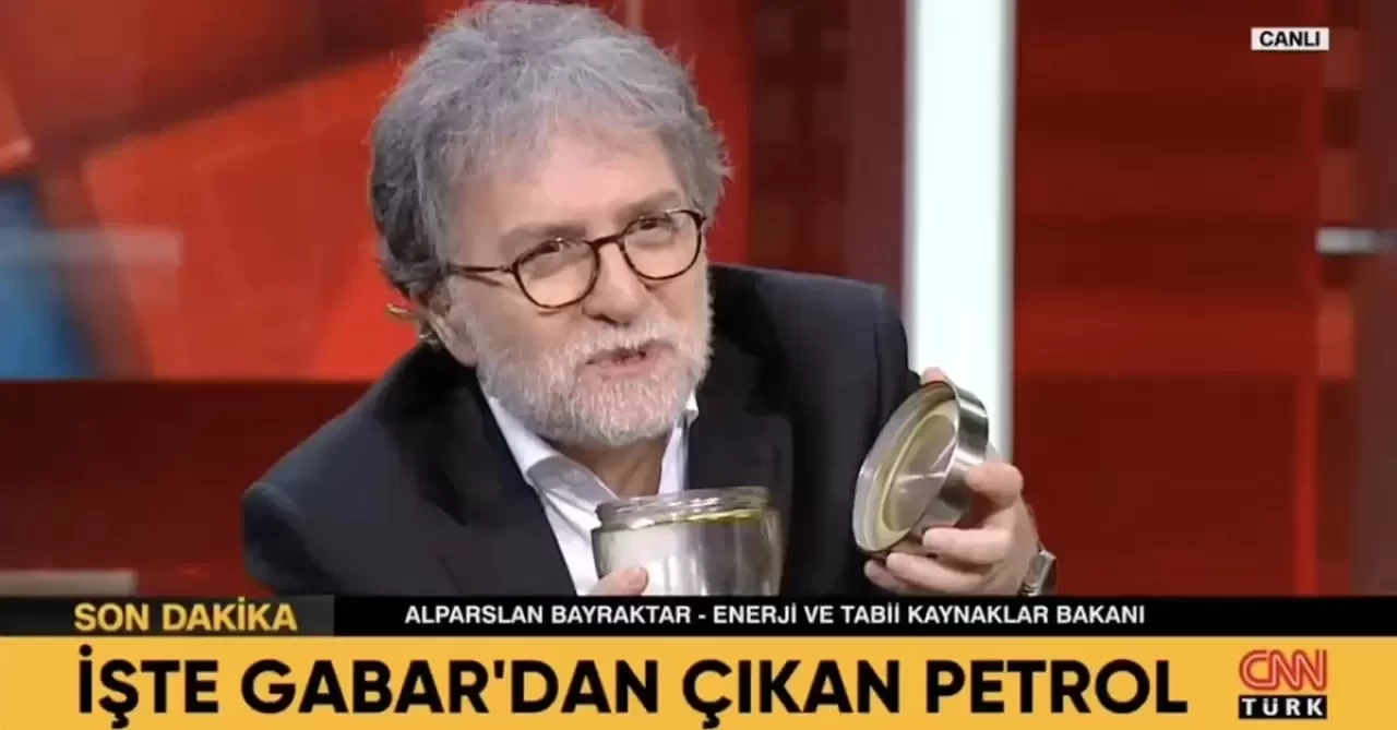 Ahmet Hakan Canlı Yayında Petrol Kokladı: Sosyal Medya Bunu Konuşuyor!