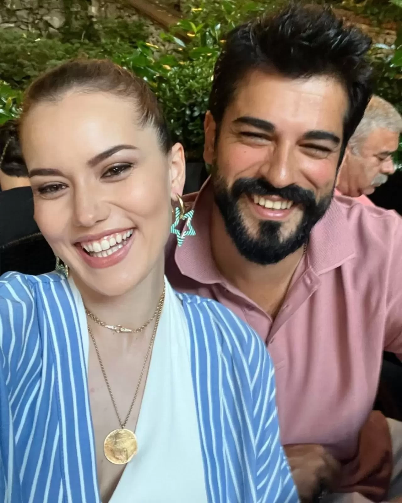 Burak Özçivit ve Fahriye Evcen Joy Awards’a Damga Vurmaya Hazırlanıyor!