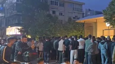 120 Bin TL'lik iPhone İçin Geceden Kuyruğa Girdiler: Yeni Modelin Fiyatı Dudak Uçuklattı!