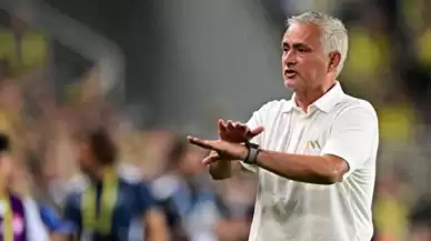 Ligde ilk sarı kartını gören Mourinho hakemin elini sıktı