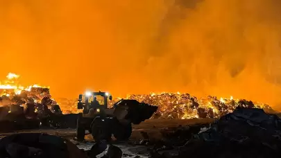 Aydın'da Kağıt Fabrikasında Büyük Yangın: İtfaiye Seferber Oldu