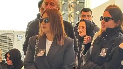 Sibel Can ve kızının acı günü: Cenazede gözyaşlarını tutamadılar