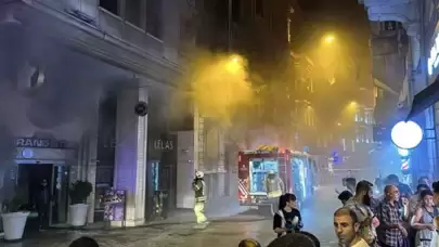 Sıraselviler Caddesi’nde Yangın: 9 Katlı Otel Alevlere Teslim