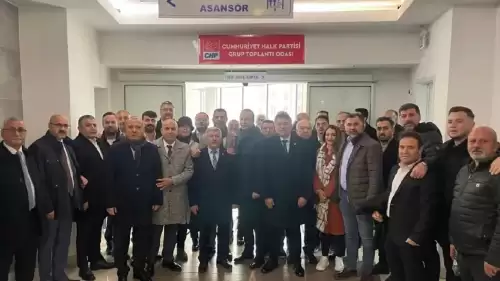 CHP’li Meclis Üyelerinden Demokrasi Zaferi: Esenyurt Belediyesi'ne Giriş Sağlandı