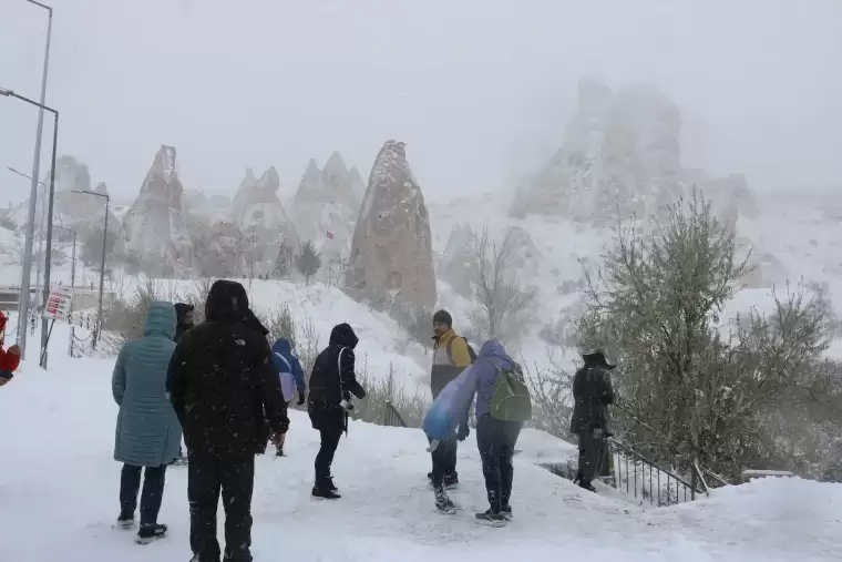 Karlarla Kaplanan Peribacaları Turistlerin İlgi Odağı Oldu 3