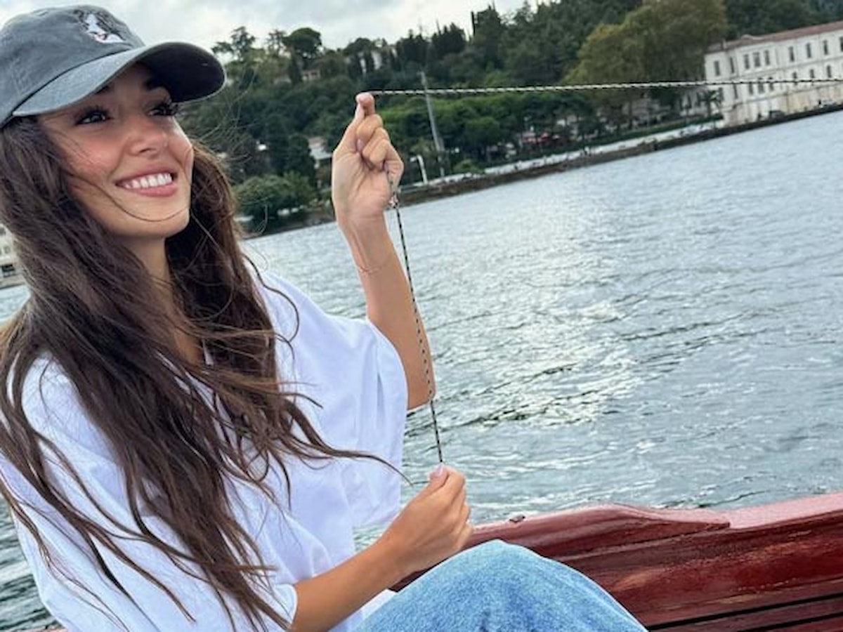 Hande Erçel ve Hakan Sabancı'dan Boğaz’da Romantik Balık Avı