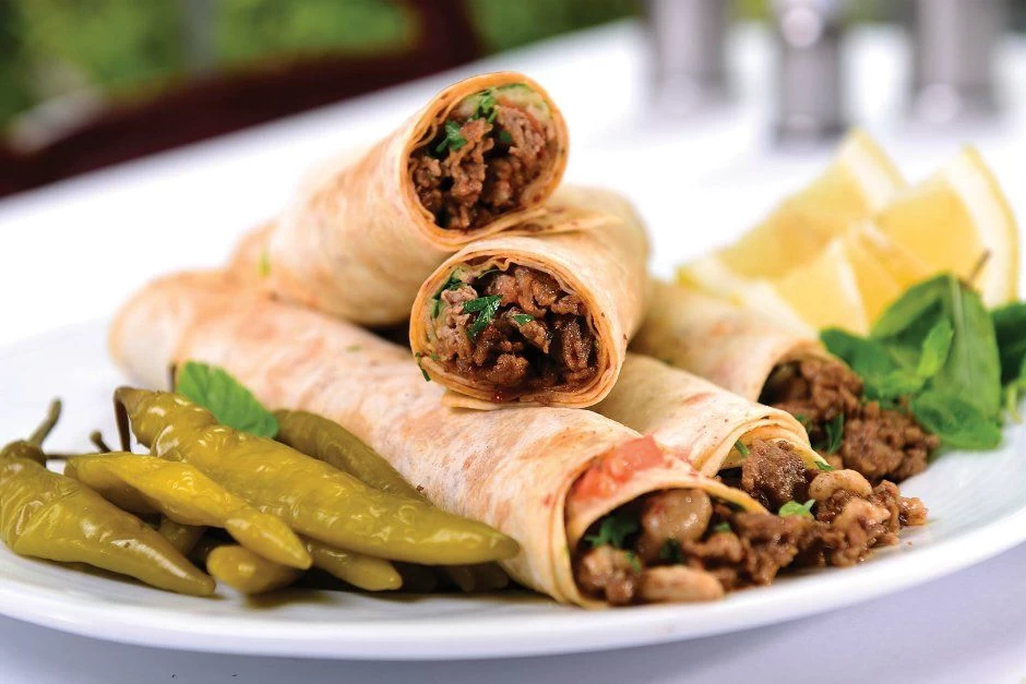 Tantuni ile ne iyi gider? Tantuni ile En İyi Yan Yemekler ve Lezzetli Eşlikçiler