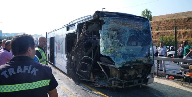 Küçükçekmece'deki metrobüs kazasında 5 kişiye tutuklama