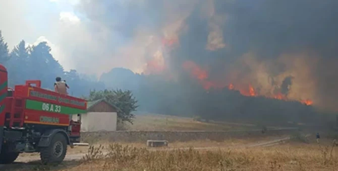 Kontrol altına alınan yangın yeniden başladı: Bir köy tahliye edildi