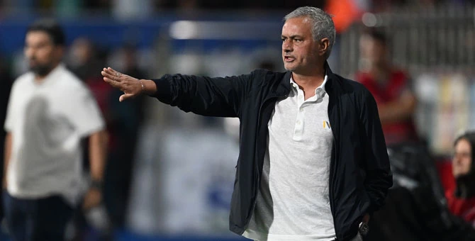 FLAŞ | Mourinho stadı terk etti! Basın toplantısına katılmadı!