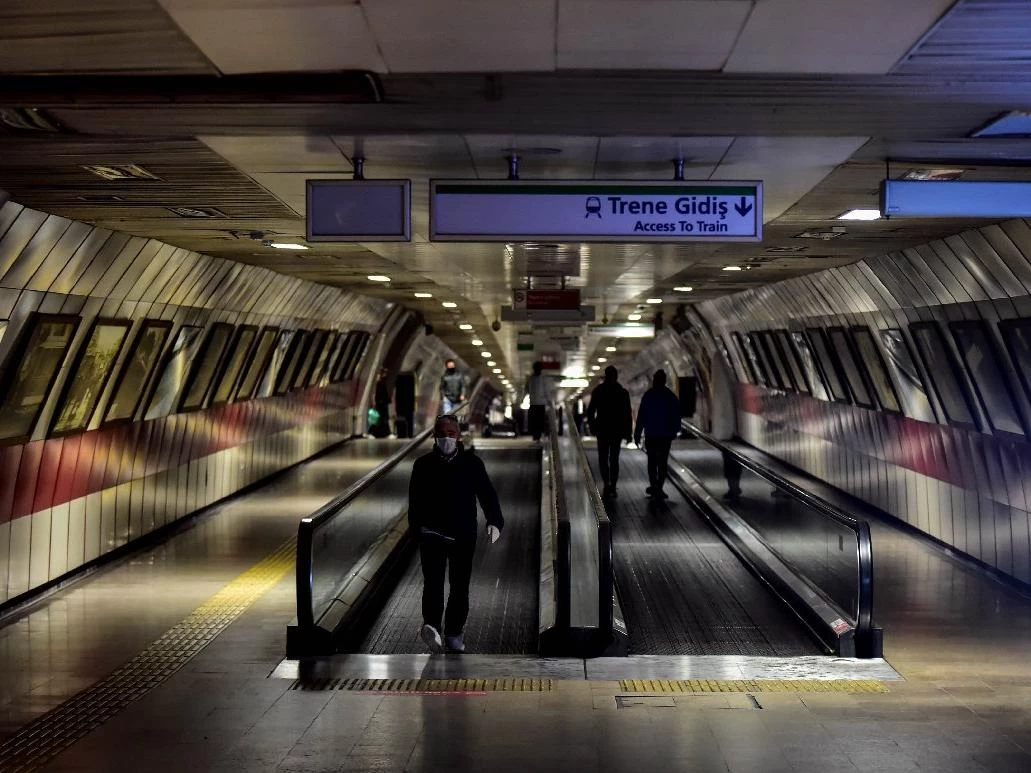 İstanbul Metrolarında Sivrisinek Tehlikesi: Batı Nil Virüsü ve Diğer Enfeksiyon Riskleri Artıyor